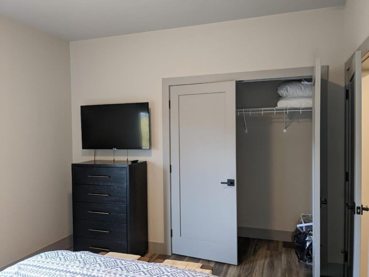 Modern Condo 210 Just Blocks From Lake Michigan Τράβερς Σίτι Εξωτερικό φωτογραφία